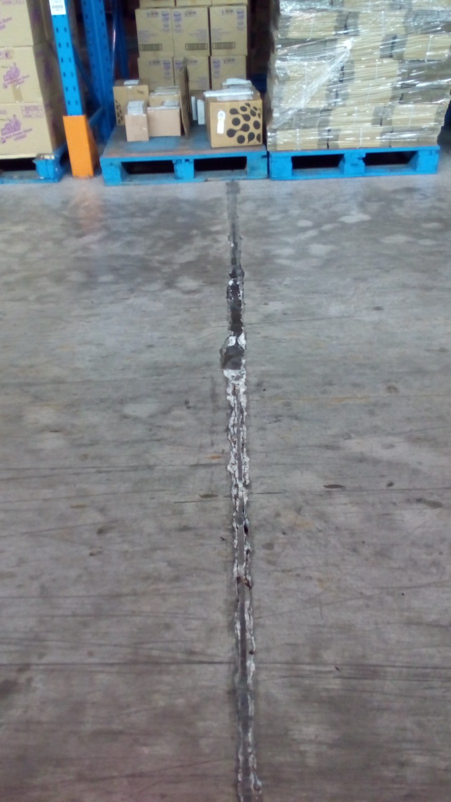 Long crack running across a warehouse RC floor at Mydin U10.