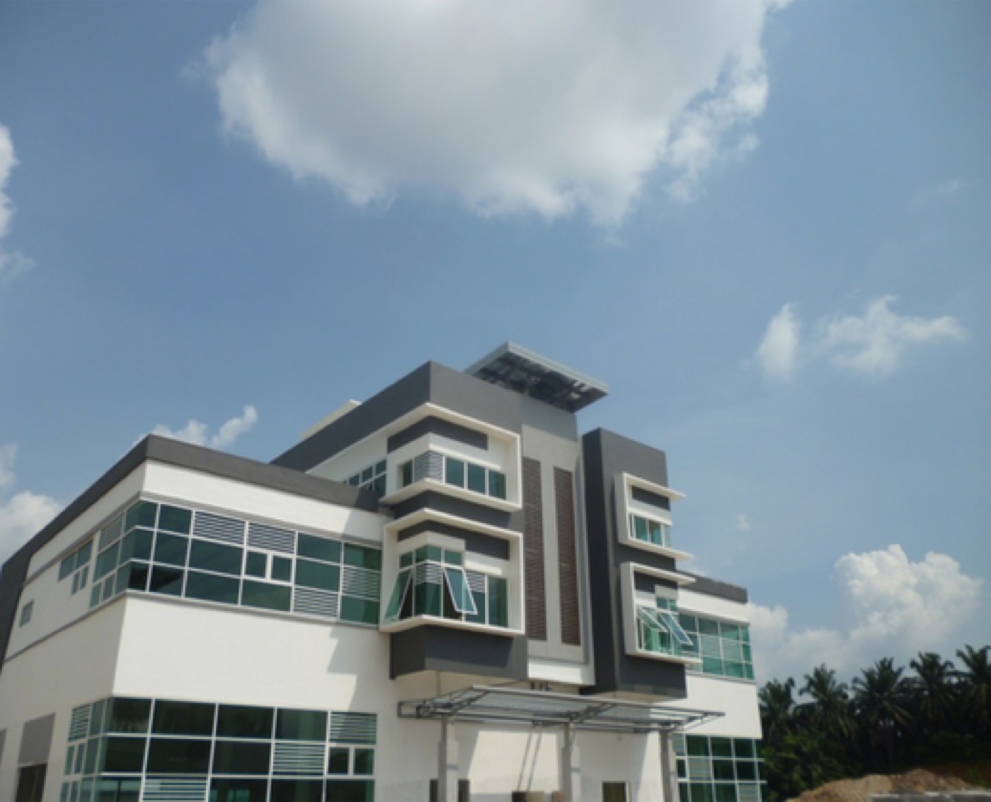 8 Units / 3 Storey Office & Showroom — Petaling